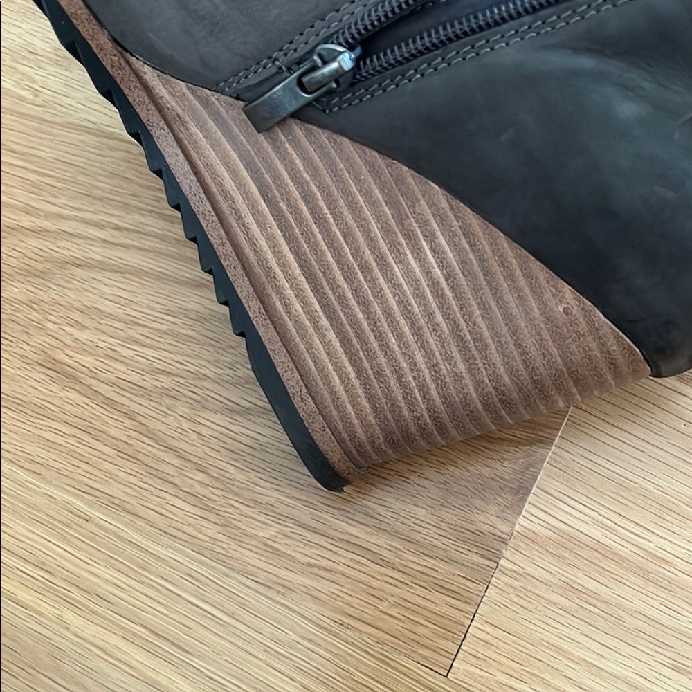 Women's Gray Wedge Ankle Boots 9.5 - Picture 6 of 7